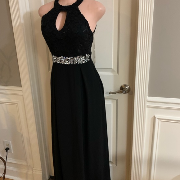 Women’s junior black halter maxi dress size (M) - Picture 6 of 11